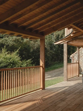 Veranda - structure, boards, sheathing in Douglas Fir with the balustrade in oak Alexander Hills Architects