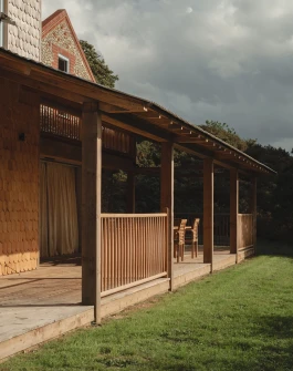 Veranda - structure, boards, sheathing in Douglas Fir with the balustrade in oak Alexander Hills Architects