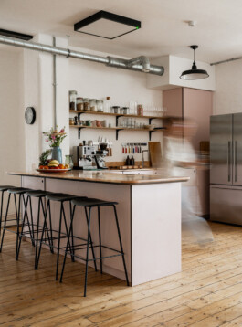 Avenue Studio's kitchen, with Rosa Aurora marble offcuts by Leleni Studio Alexander Hills Architects